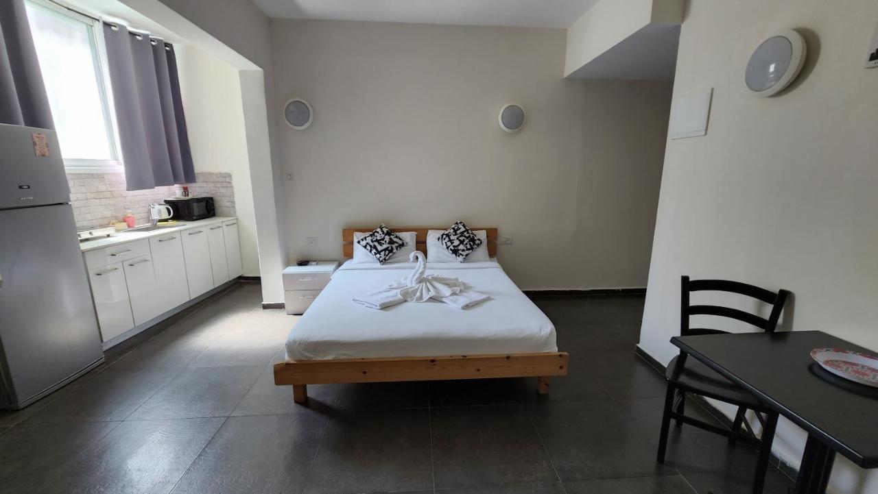 David Hameleh House Aparthotel Netanja Kamer foto