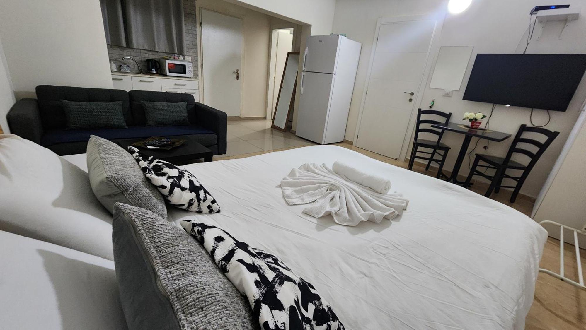 David Hameleh House Aparthotel Netanja Kamer foto