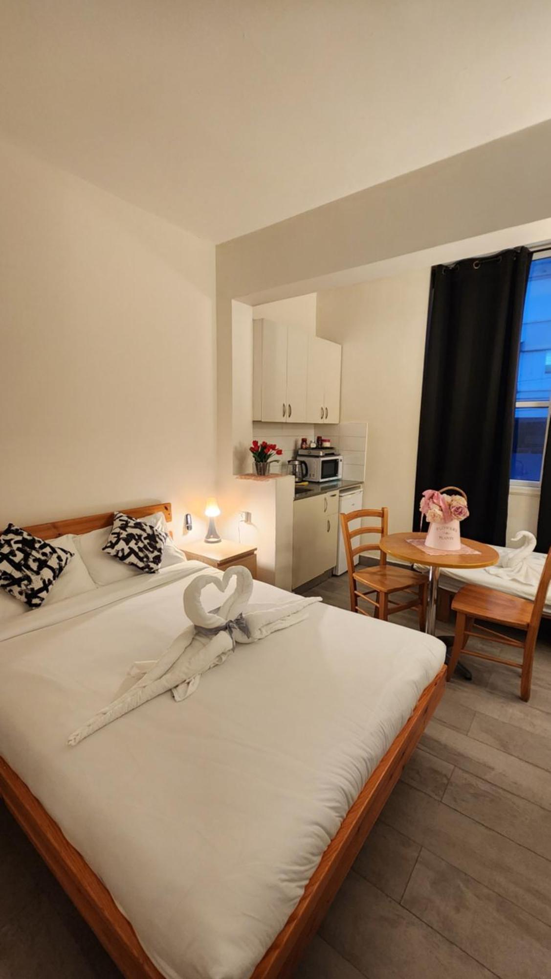 David Hameleh House Aparthotel Netanja Kamer foto